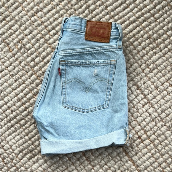 LEVI’S High Rise Mid Thigh Short - Picture 2 of 7